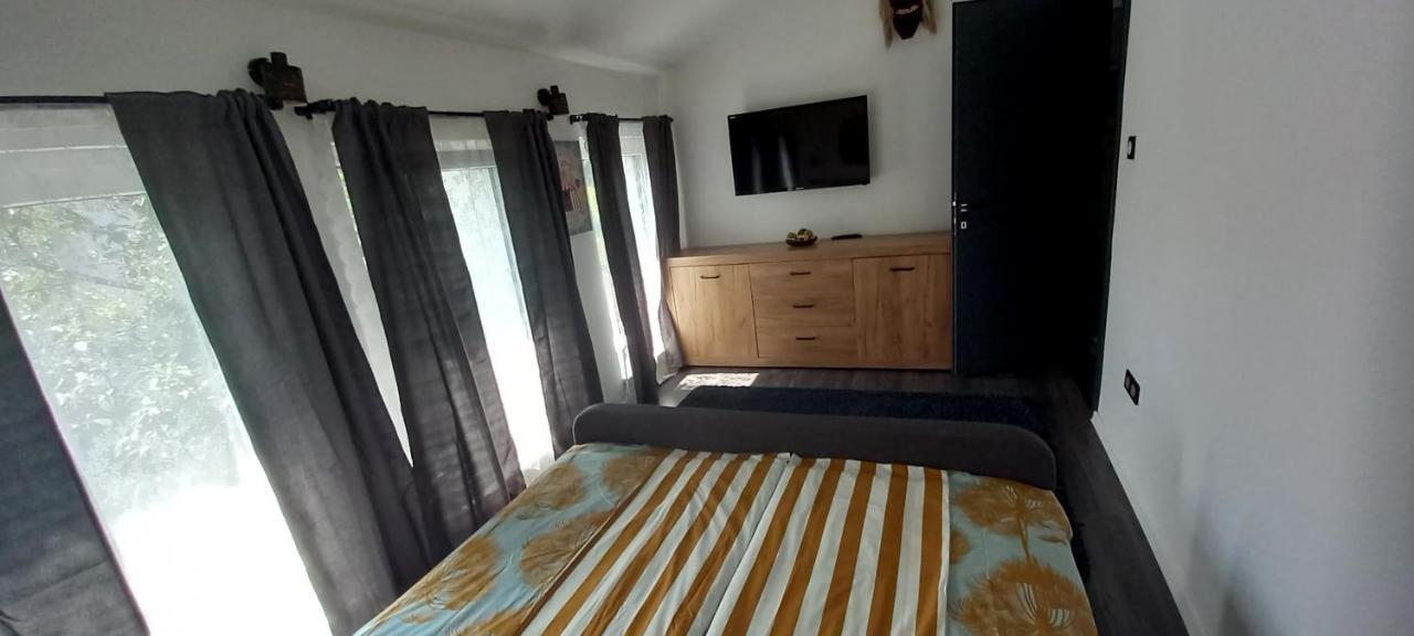 Airportone Apartment Vecses Bagian luar foto