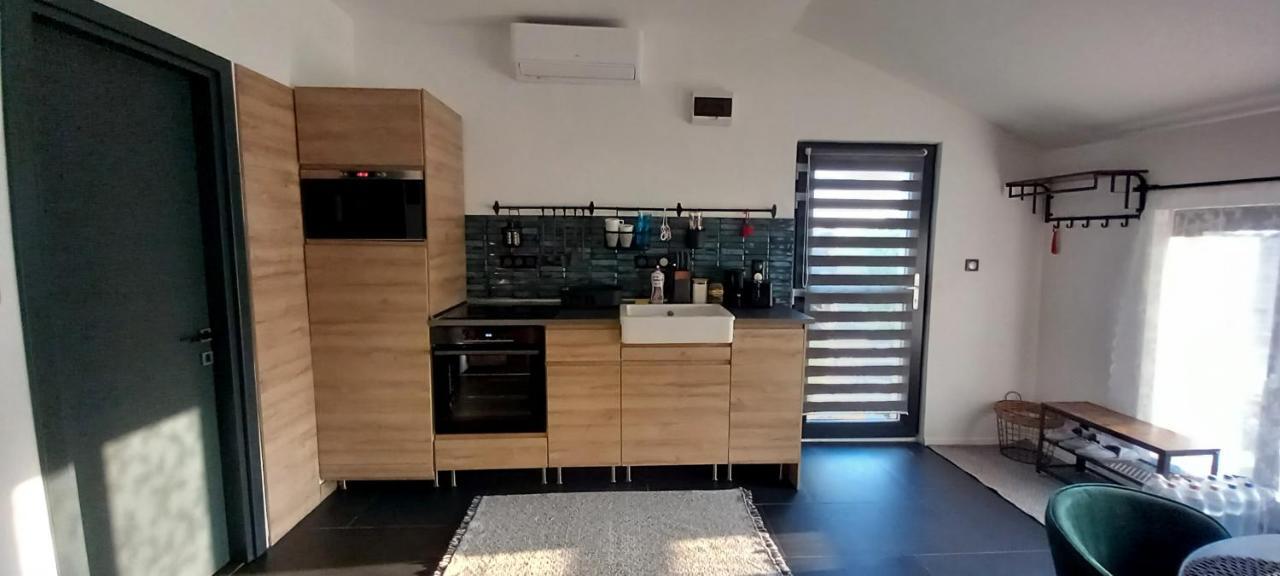 Airportone Apartment Vecses Bagian luar foto